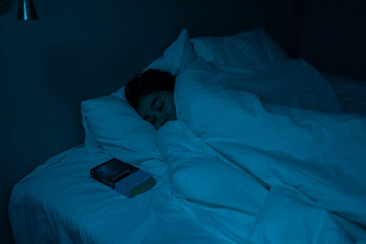 เคล็ดลับยอดนิยมสำหรับการนอนหลับตอนกลางคืนให้มากขึ้น